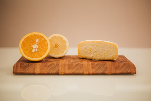Queijo Maturado com Limão e Laranja