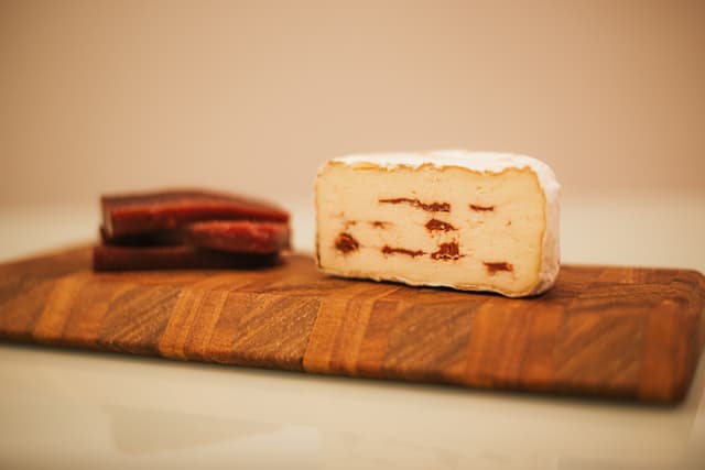 Queijo Maturado com Goiabada